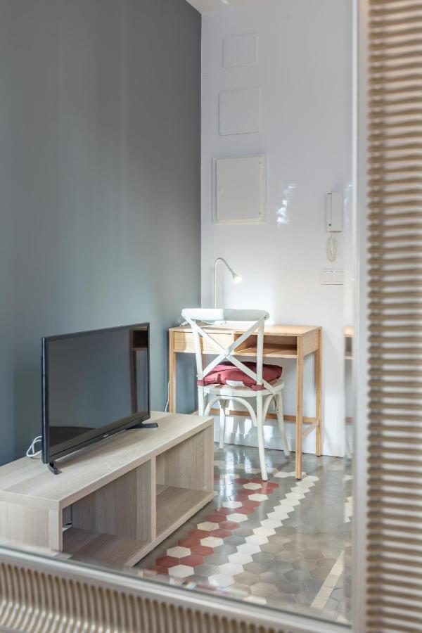 Apt With Antique Floor & Lots Of Sun Light Valencia Exterior photo