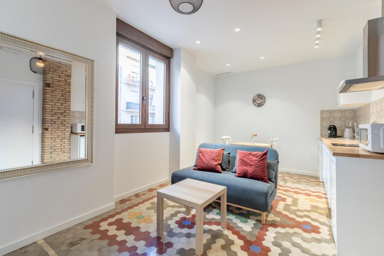 Apt With Antique Floor & Lots Of Sun Light Valencia Exterior photo