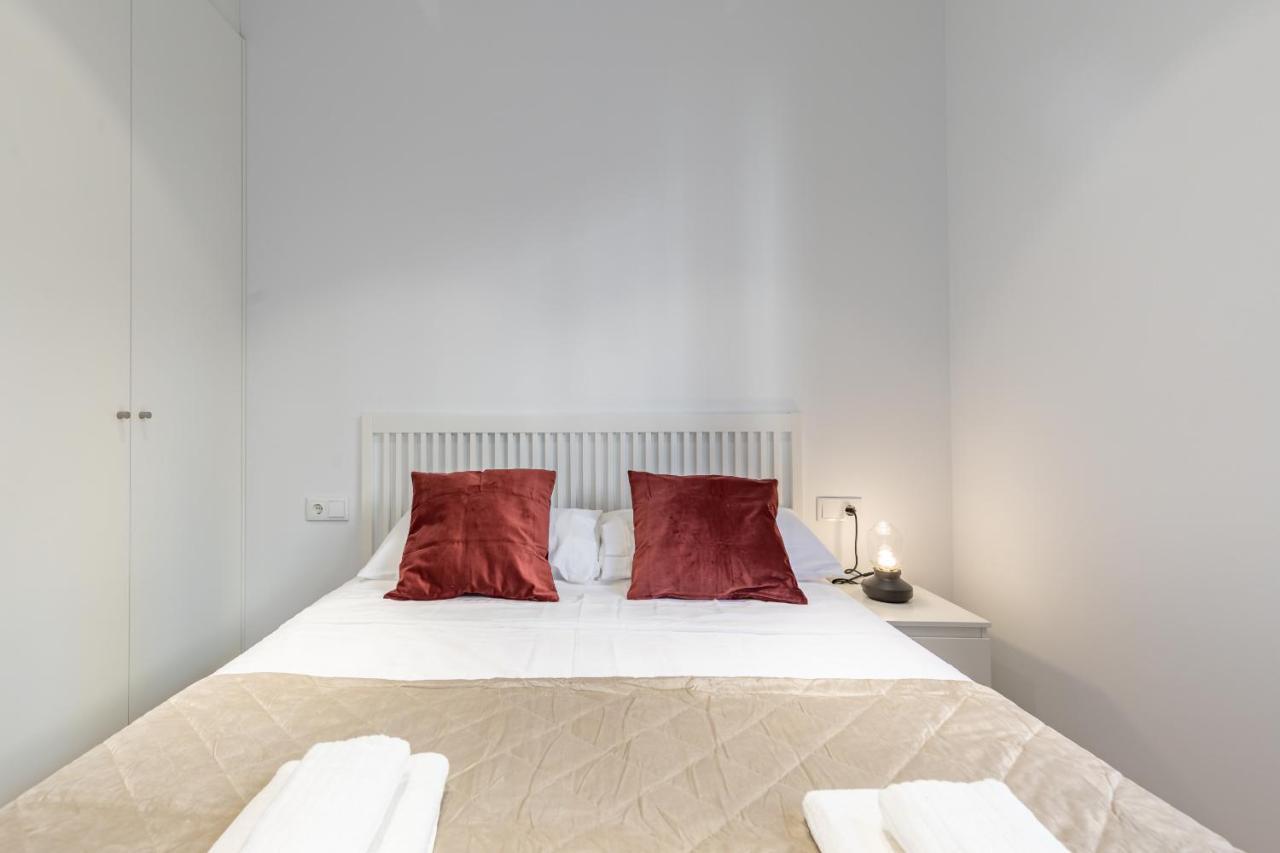 Apt With Antique Floor & Lots Of Sun Light Valencia Exterior photo