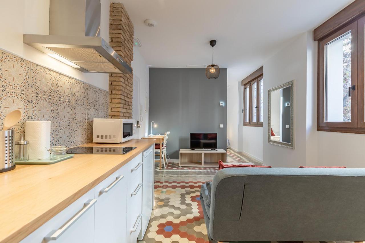 Apt With Antique Floor & Lots Of Sun Light Valencia Exterior photo