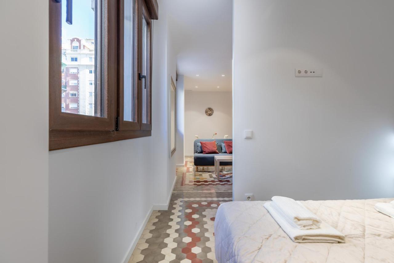 Apt With Antique Floor & Lots Of Sun Light Valencia Exterior photo